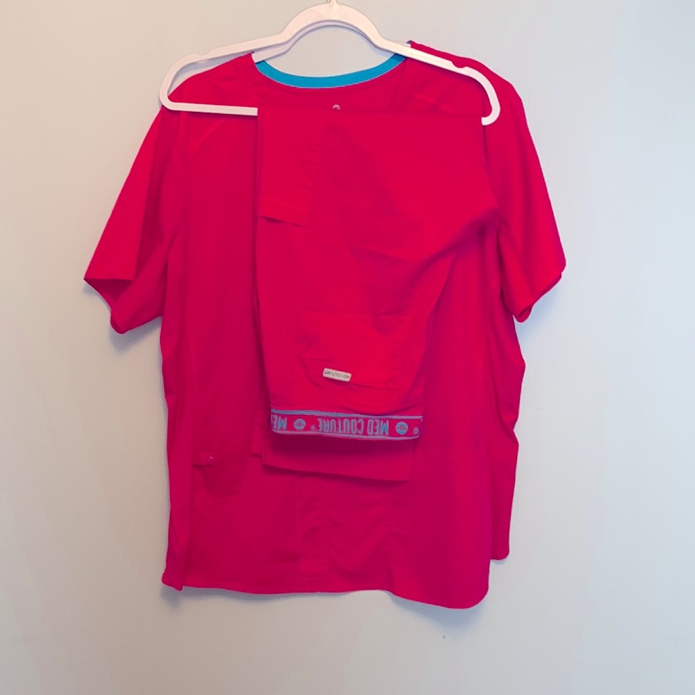 Med Couture scrub set Soft material